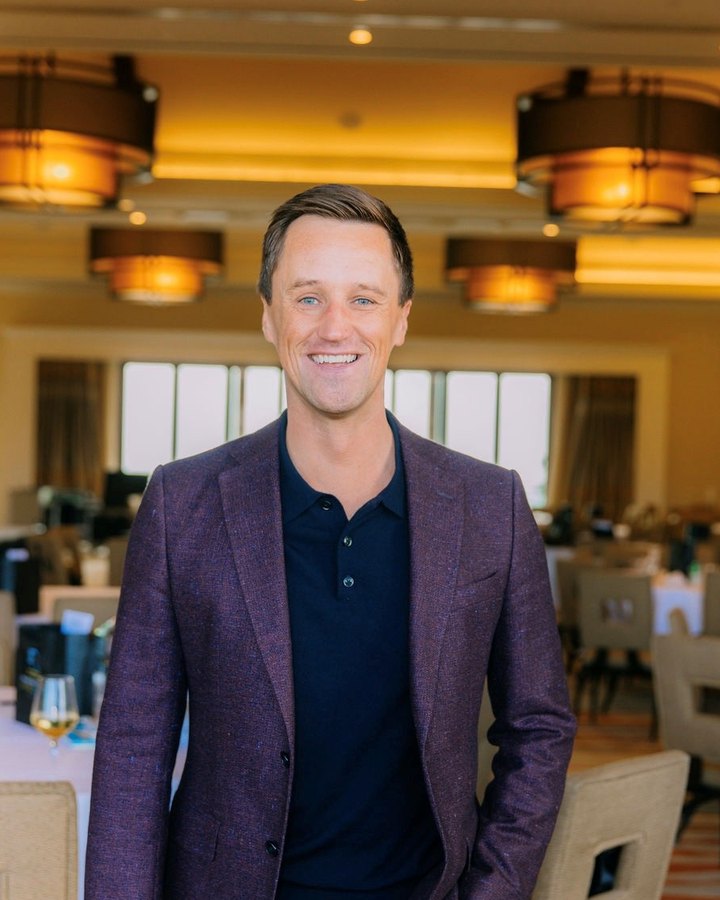 Eric, host and founder of Flow Smooth Jazz